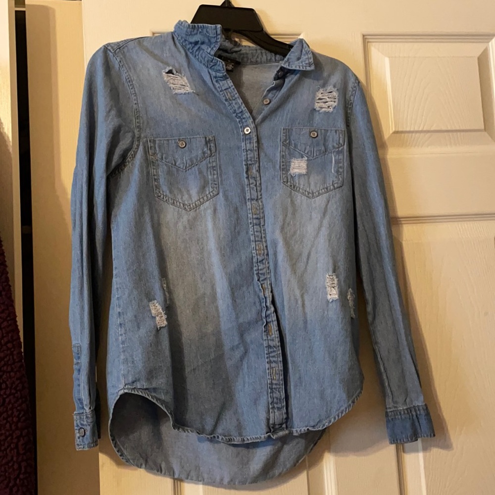 Rue 21, Size M, Jean ripped shirt